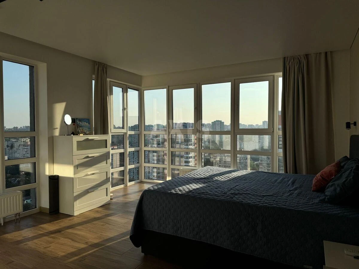 4k apartment vul. Berezhans'ka 15623341