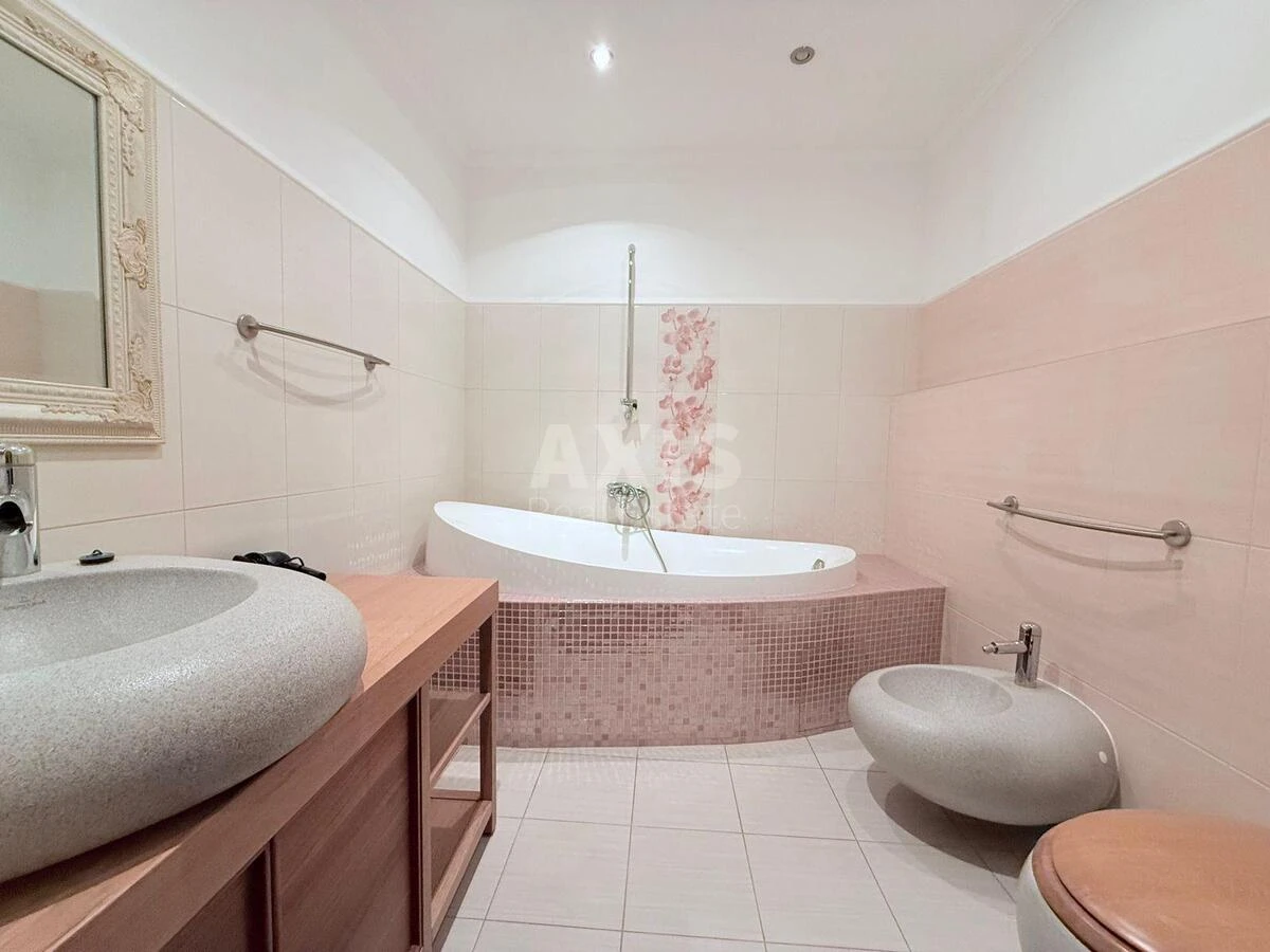 3к квартира ул. Голосеевская 13580303