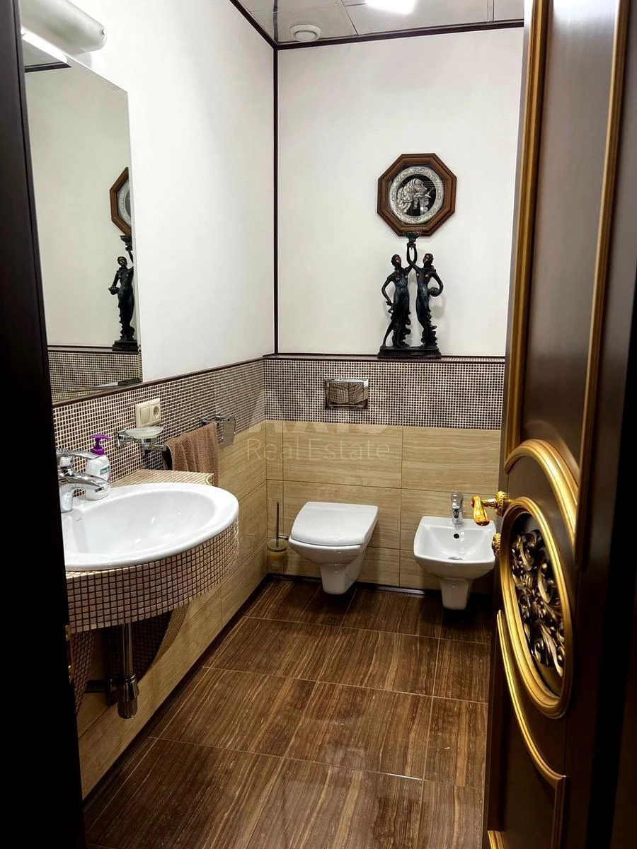Office vul. Jevgena Konoval'cja 36В, 80m2684578