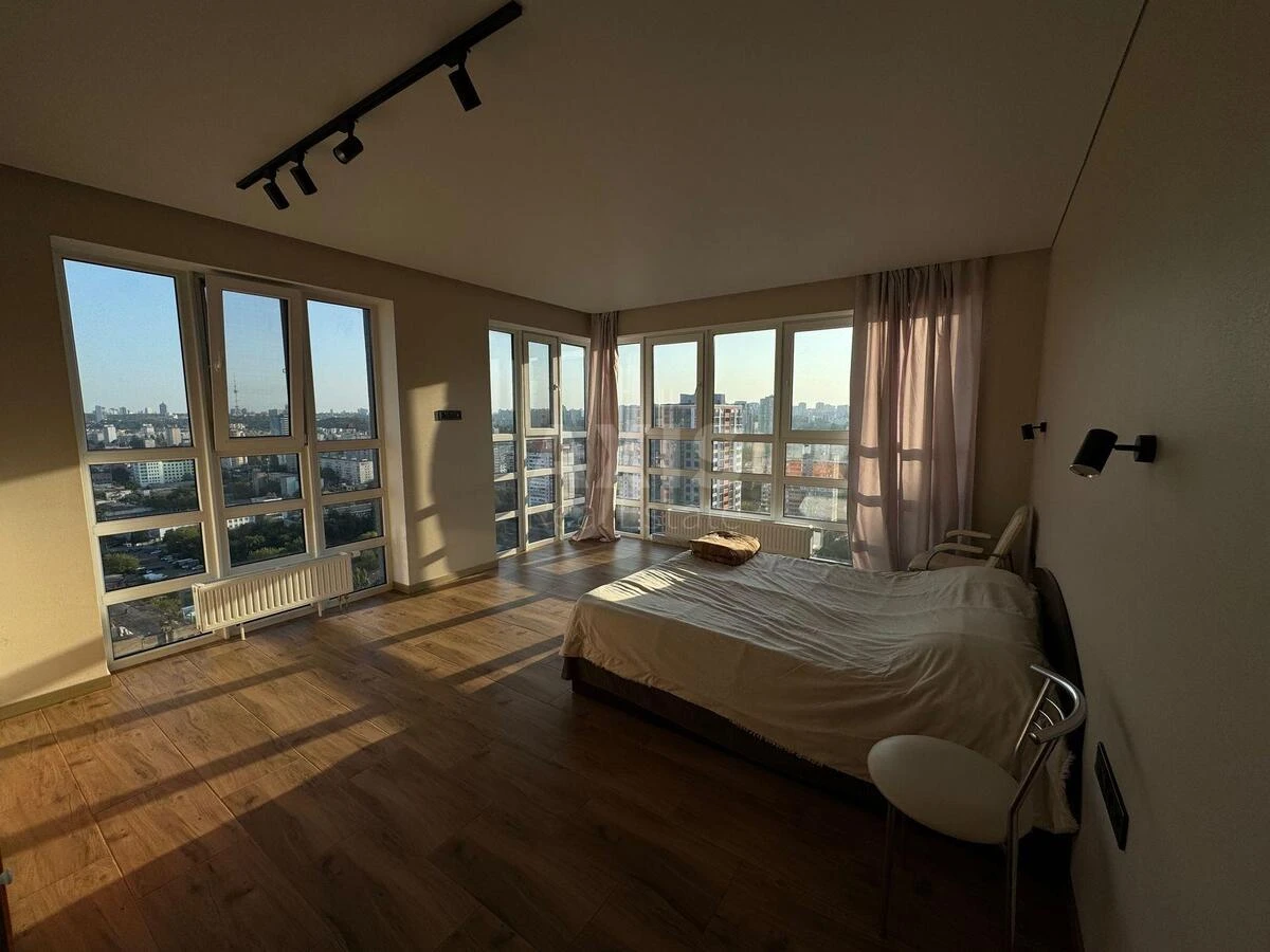 4k apartment vul. Berezhans'ka 15623342