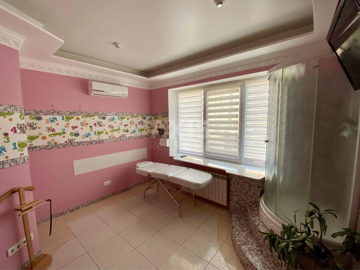 Office pr-t Volodimira Іvasyuka 4, 237m26218018