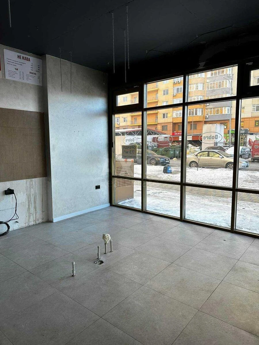 Trade object vul. Kondratjuka Jurija 5, 73m2647816