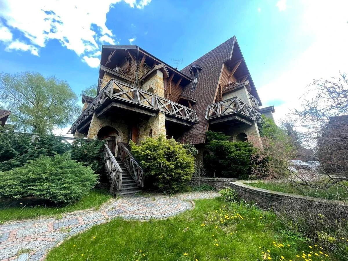 Дoм ул. Виноградная, 1200м2, город Киев694020