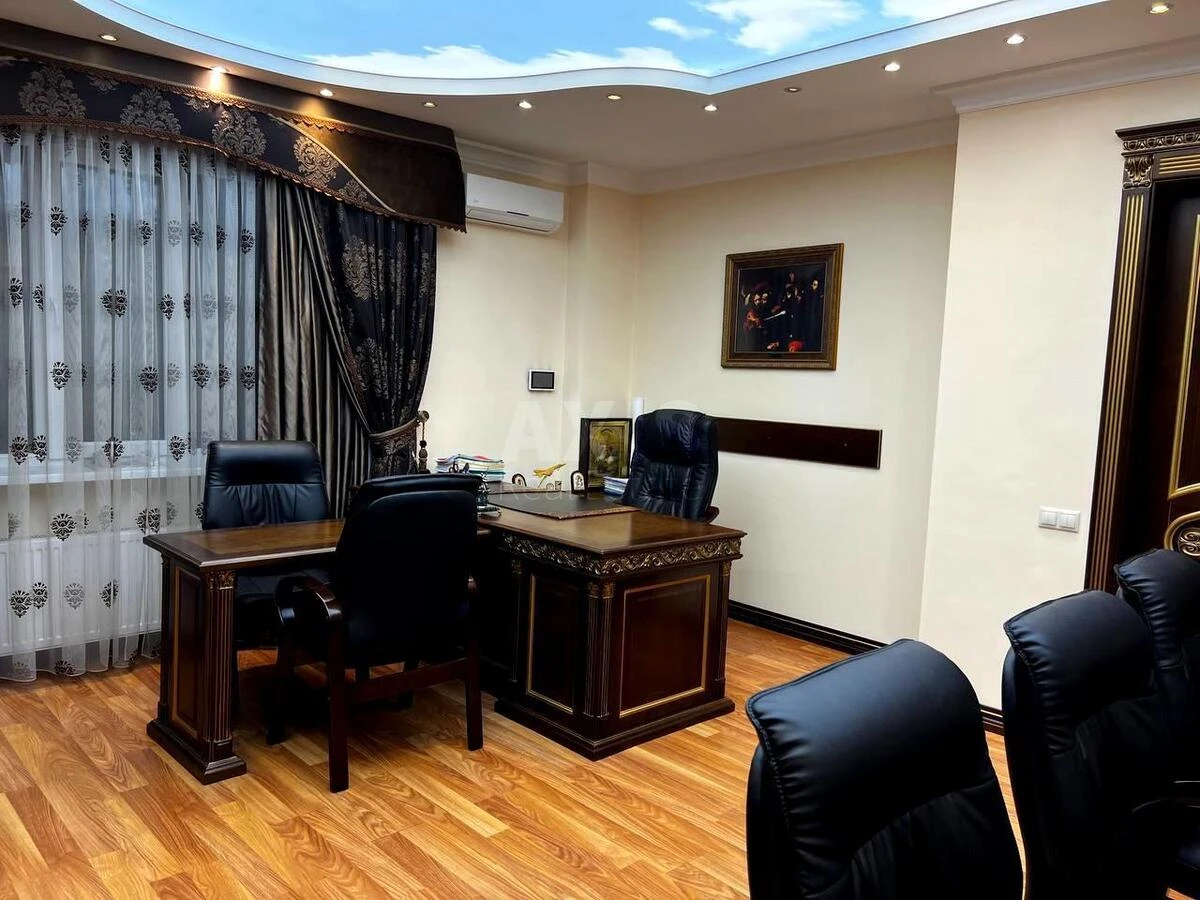 Office vul. Jevgena Konoval'cja 36В, 80m2684579