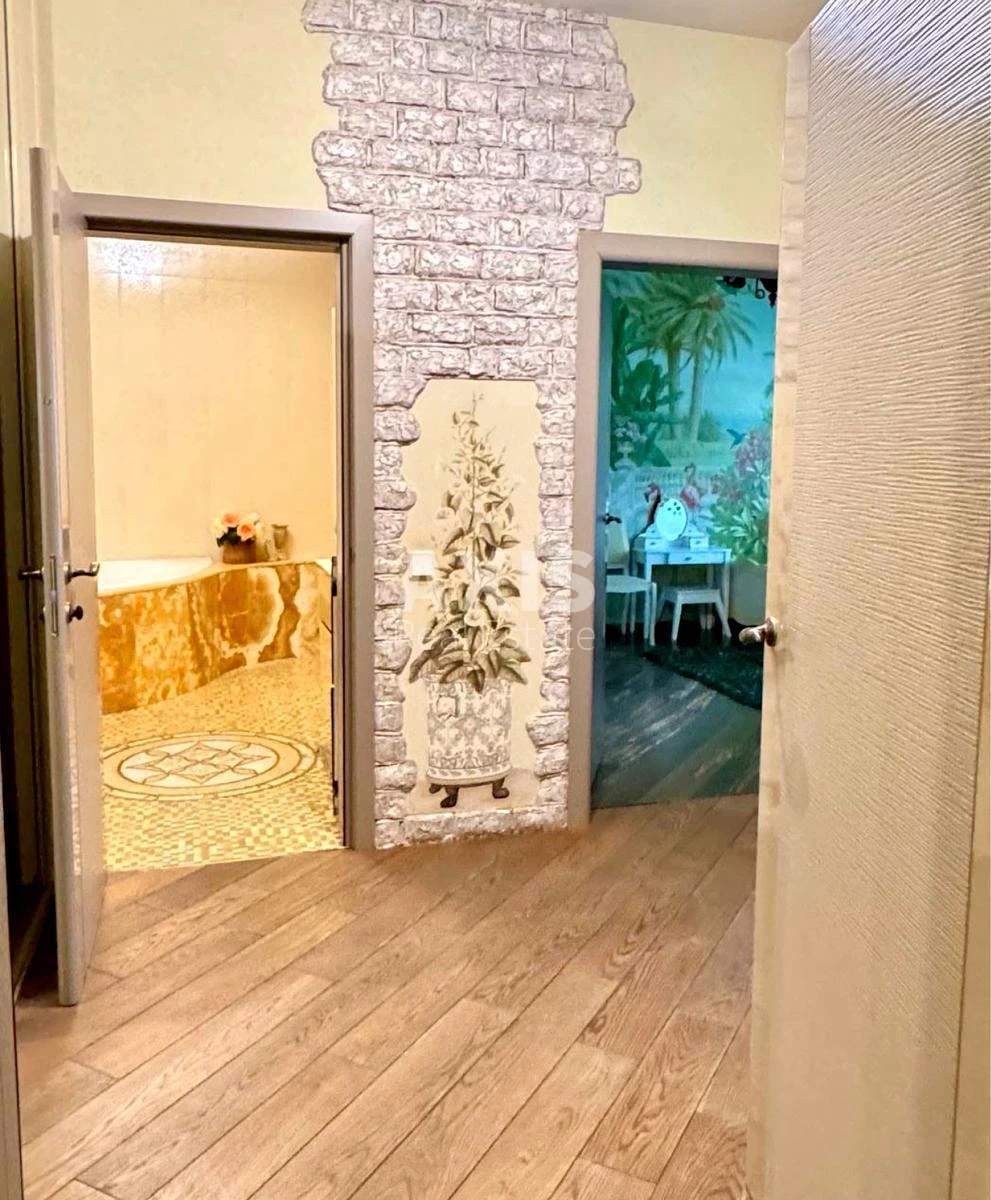 3k apartment vul. Mel'nykova 18Б6160311