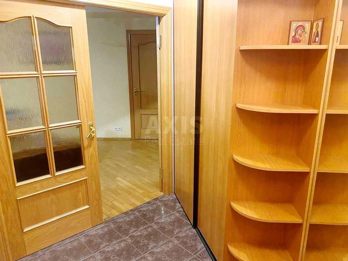 2k apartment pl. Svjatoshyns'ka 17054017