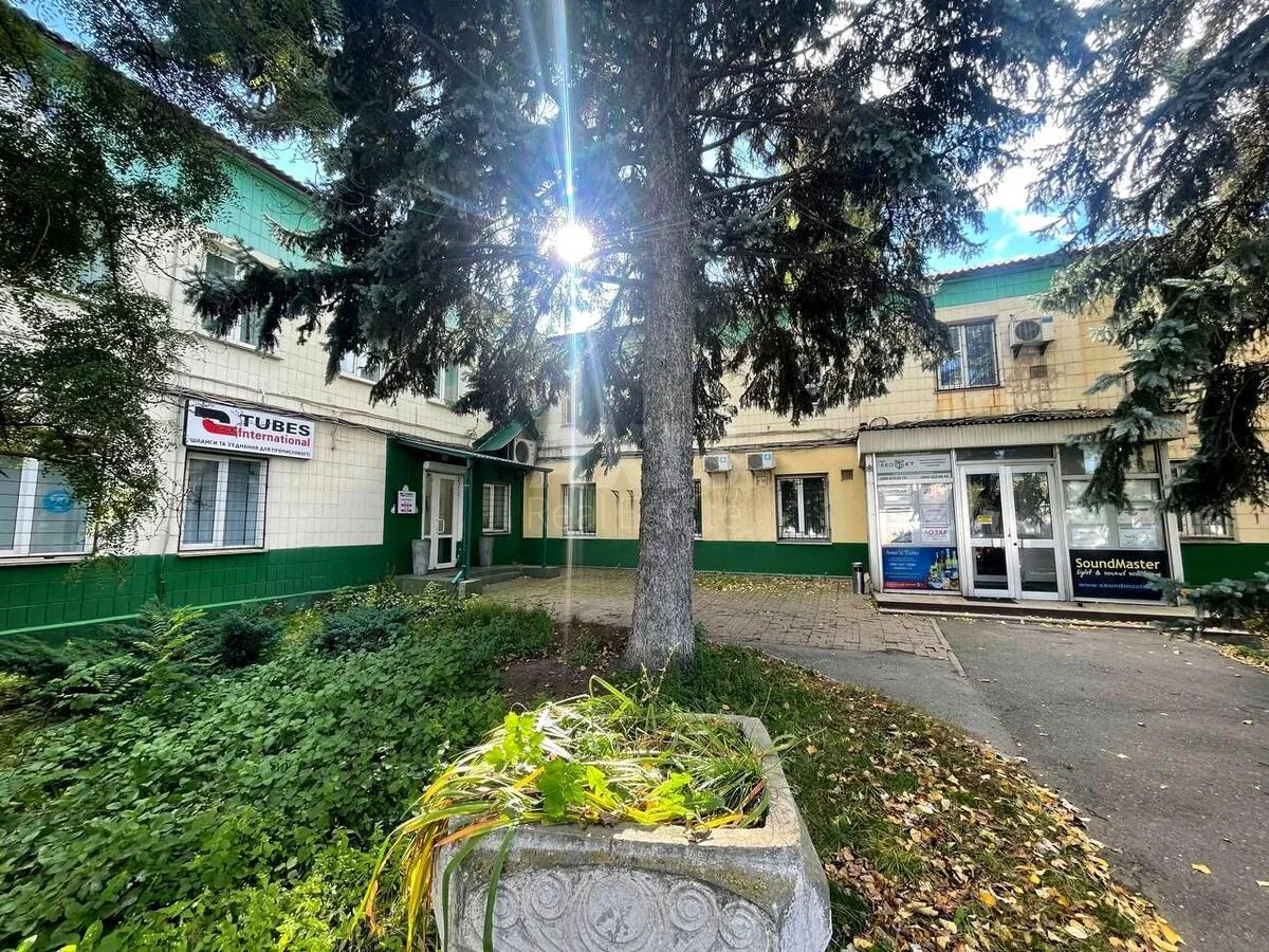 Trade object vul. Skoropads'kogo Pavla 63, 1234m2