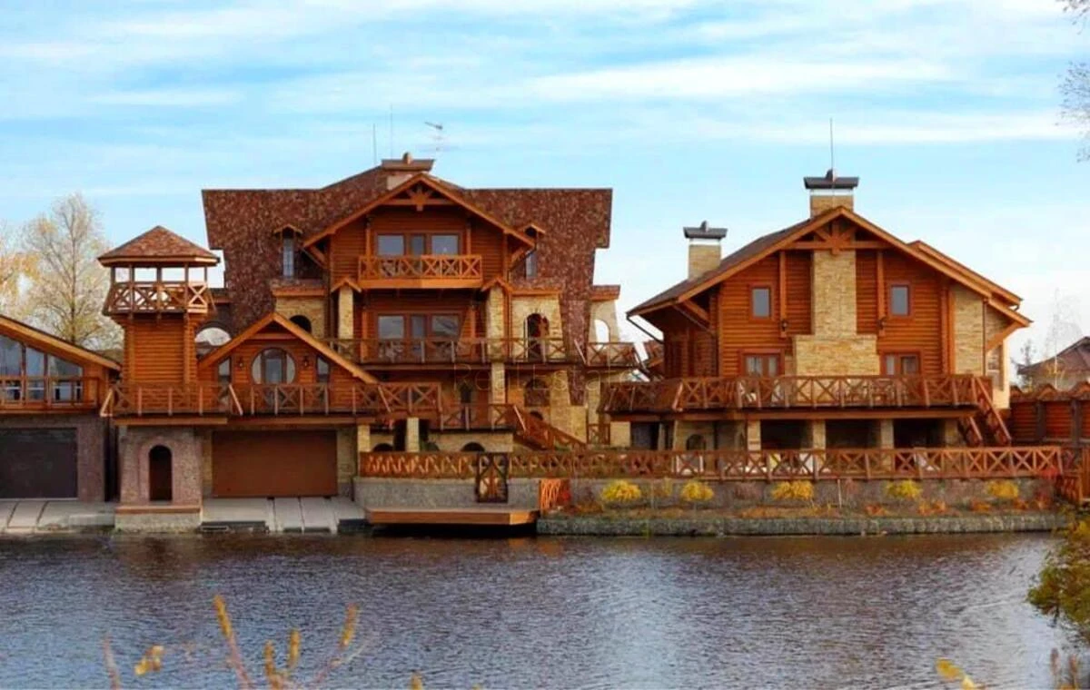 Дoм ул. Виноградная, 1200м2, город Киев694021