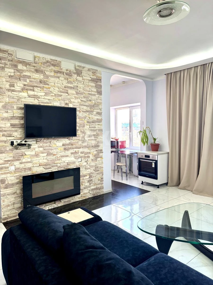 3k apartment vul. Kruglouniversytets'ka 2/1687154