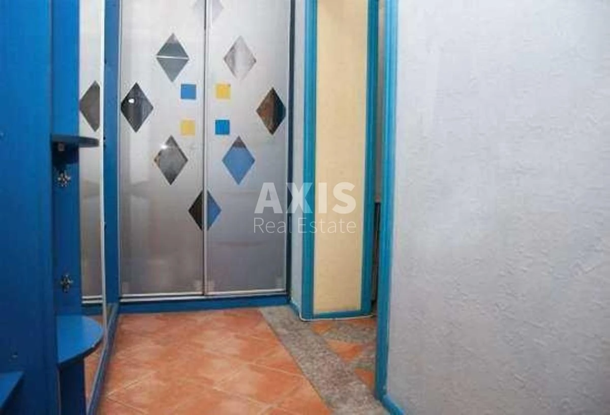 1k apartment vul. Kostjantynivs'ka 18390860