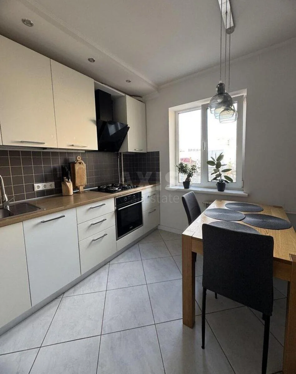 3k apartment vul. Kravchenka Mykoly 17