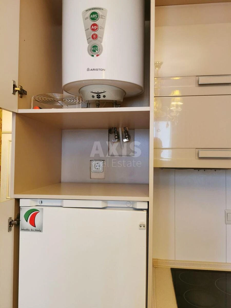 1k apartment nab. Dniprovs'ka 1611836