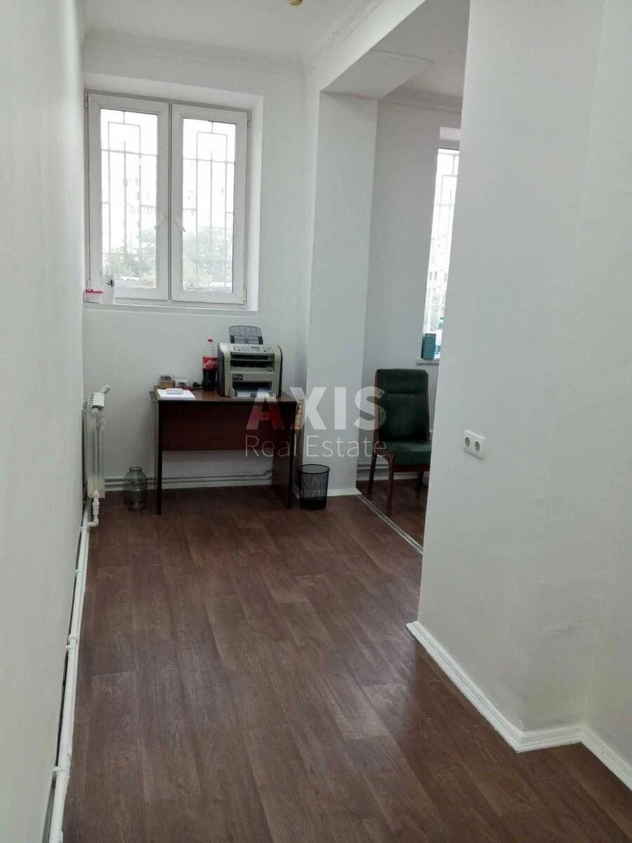 Объект торговли ул. Ахматовой Анны четырнадцать A, 114м26171310