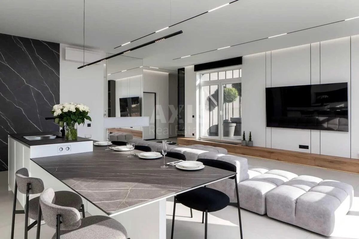 3k apartment vul. Universytets'ka 23691482
