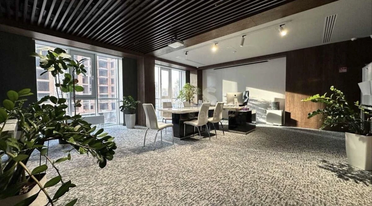 Office vul. Jevgena Konoval'cja 34, 240m262181