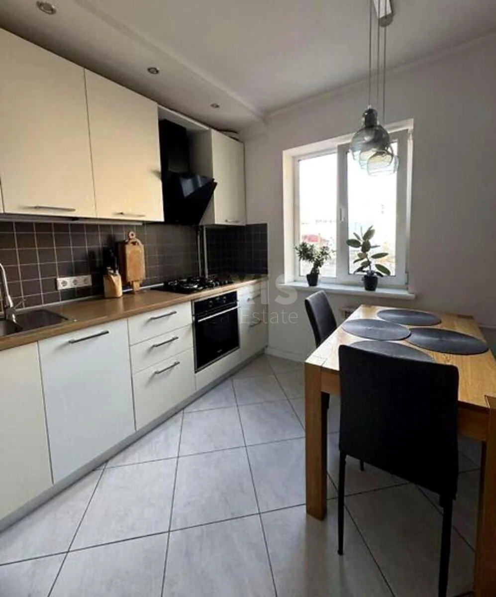 3k apartment vul. Kravchenka Mykoly 17