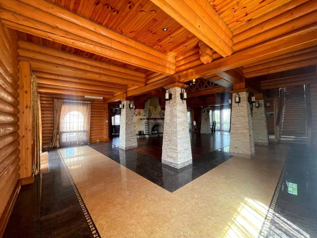 Дoм ул. Виноградная, 1200м2, город Киев694025