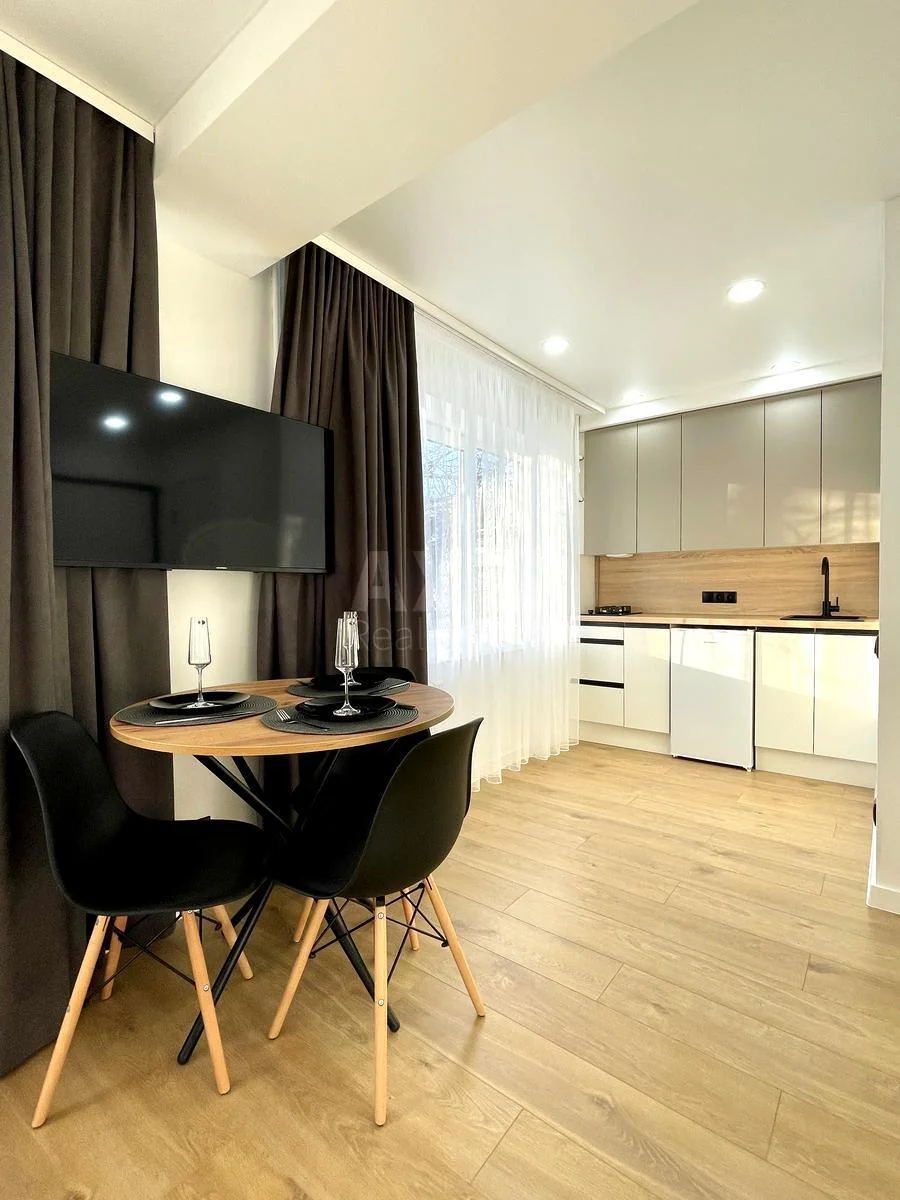 1k apartment vul. Bratyslavs'ka 18Б