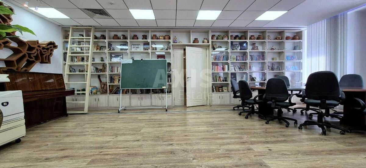 Office bul. Lesi Ukrai'nky 7Б, 200m2666594