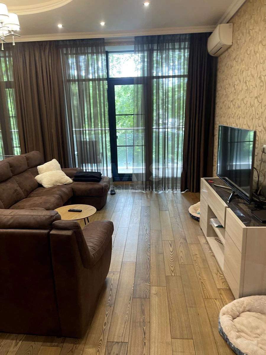 2k apartment pr-t Berestejskij 42669142