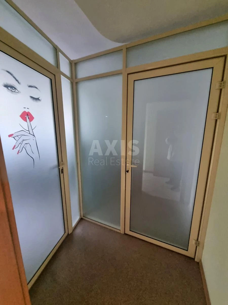 Trade object vul. Ahmatovoi' Anny 13, 156m2669279