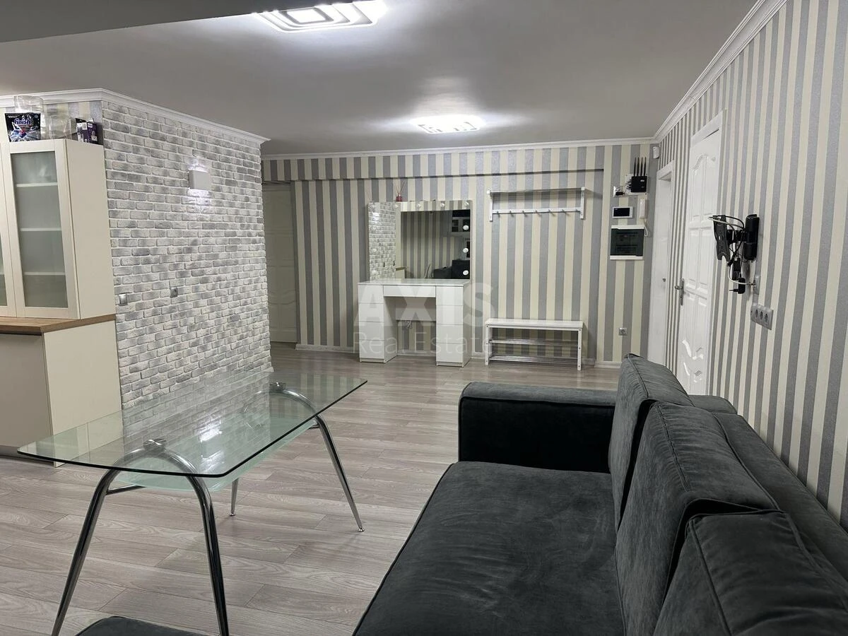 3k apartment vul. Ahmatovoi' Anny 5637130