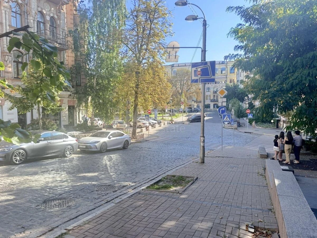 Объект торговли ул. Городецкого Архитектора 17/1, 131м26996011