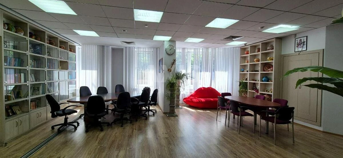 Office bul. Lesi Ukrai'nky 7Б, 200m2666596