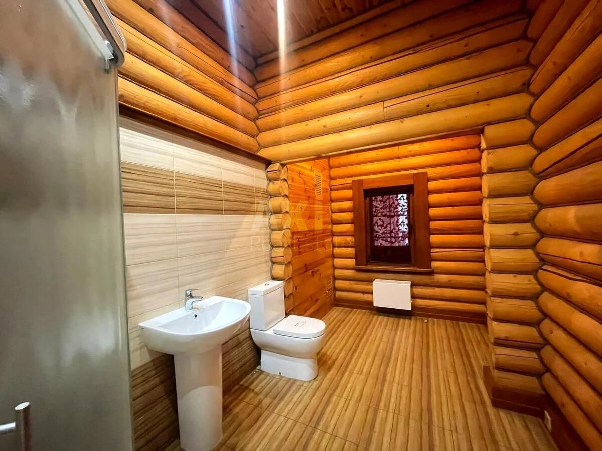 Дoм ул. Виноградная, 1200м2, город Киев694028