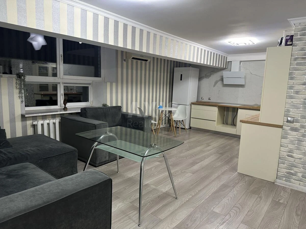 3k apartment vul. Ahmatovoi' Anny 5637132