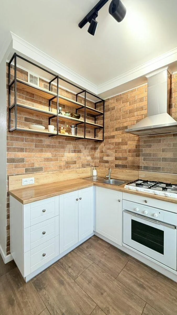 1k apartment vul. Zroshuval'na 3Б695395