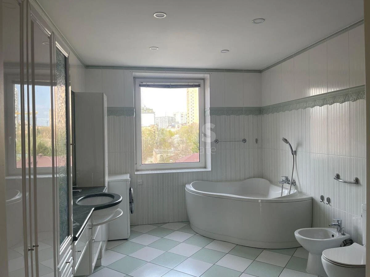 5k apartment vul. Oleksandra Konyskoho 52/586484212