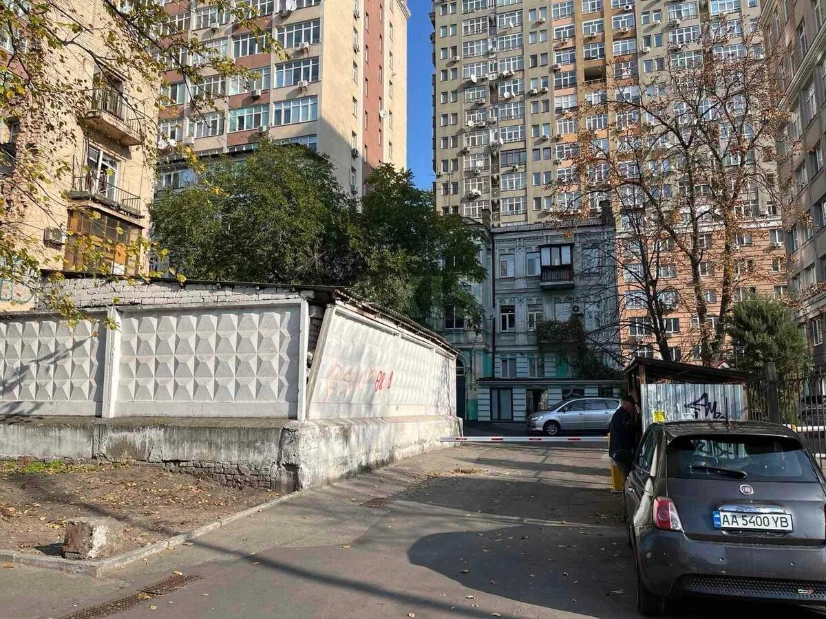 Объект сервиса ул. Жилянская 114, 386м2656800