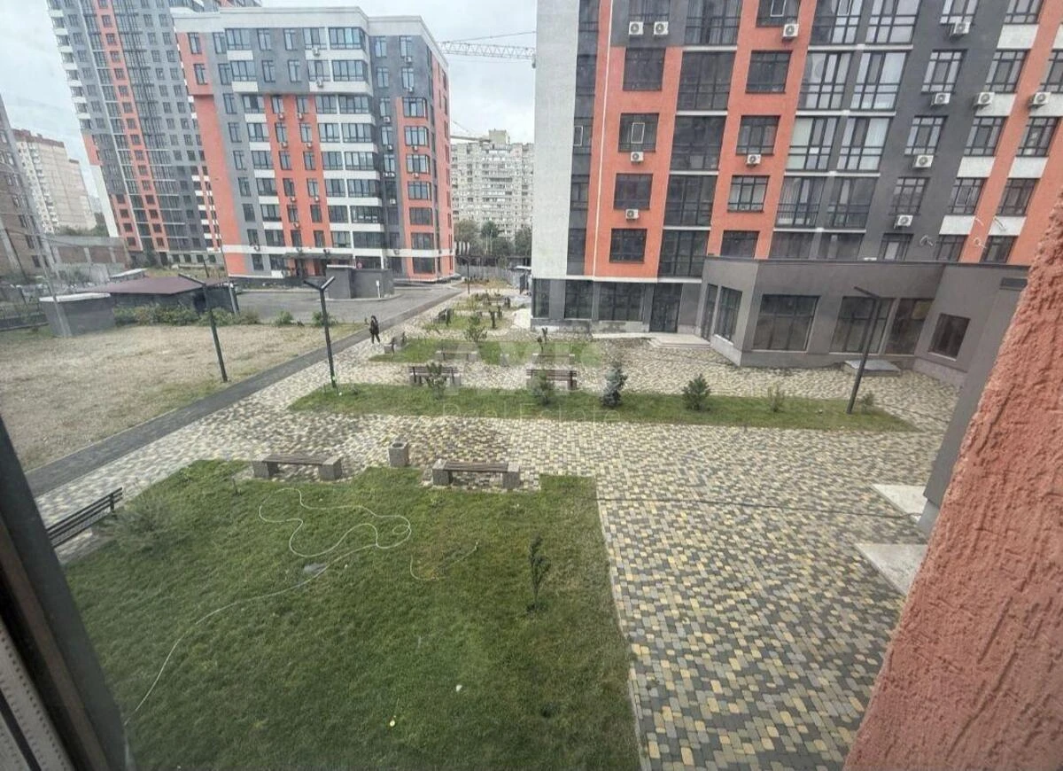 2к квартира ул. Бережанская 156569711