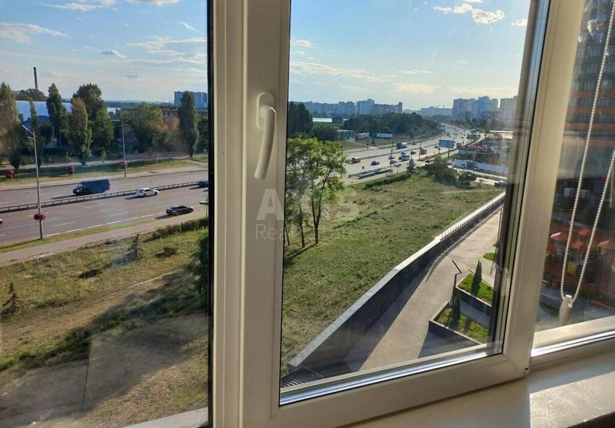 2k apartment vul. Brativ Chybinyeyevykh 8Г702706