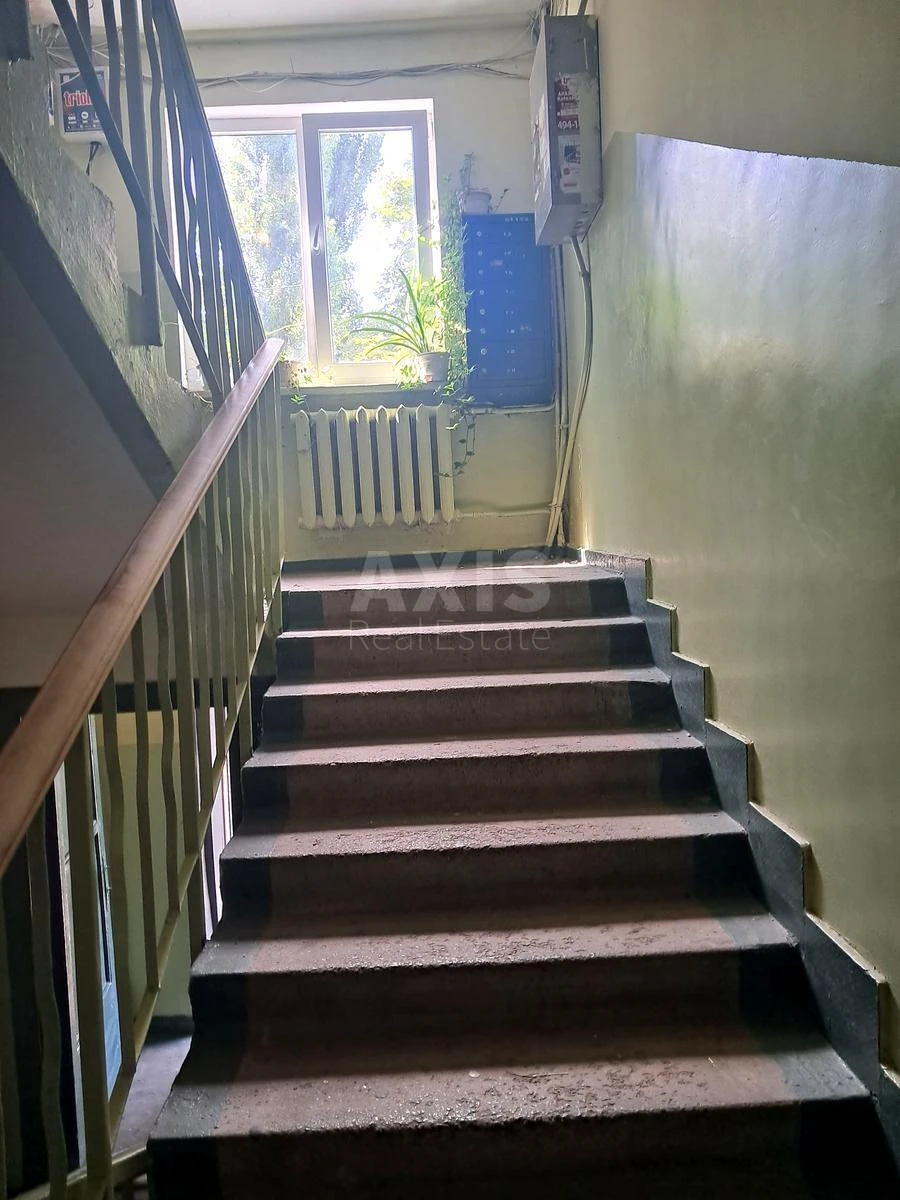 1k apartment vul. Mriyi 17Б701646