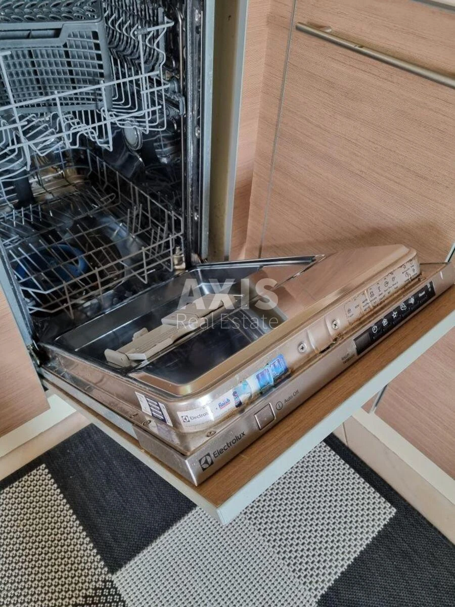 3k apartment vul. Ahmatovoi' Anny 13611800