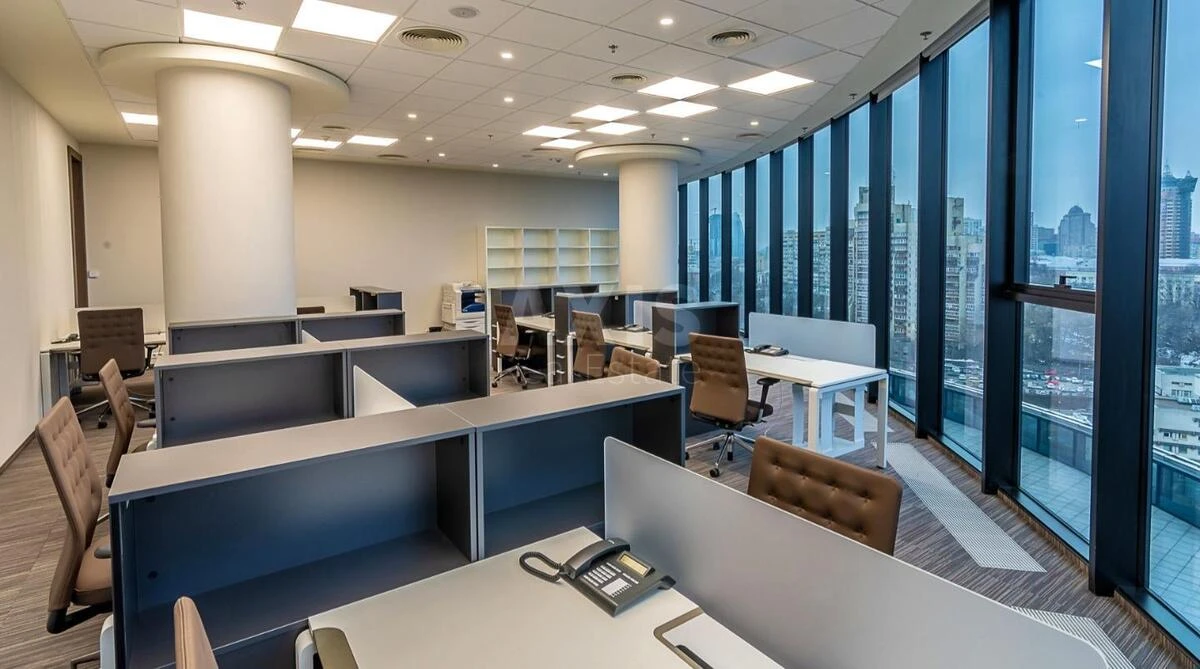 Office vul. Strutyns'kogo Sergija 23, 668m2668735