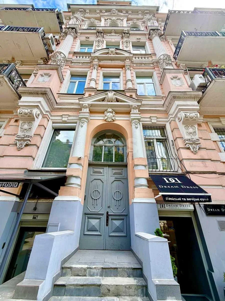 3k apartment vul. Antonovycha 23