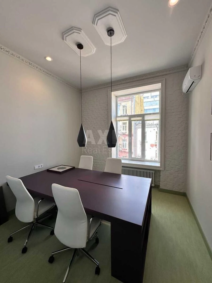 Office vul. Rustaveli Shota 15Б, 135m26610813