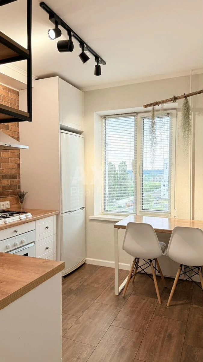 1k apartment vul. Zroshuval'na 3Б695394