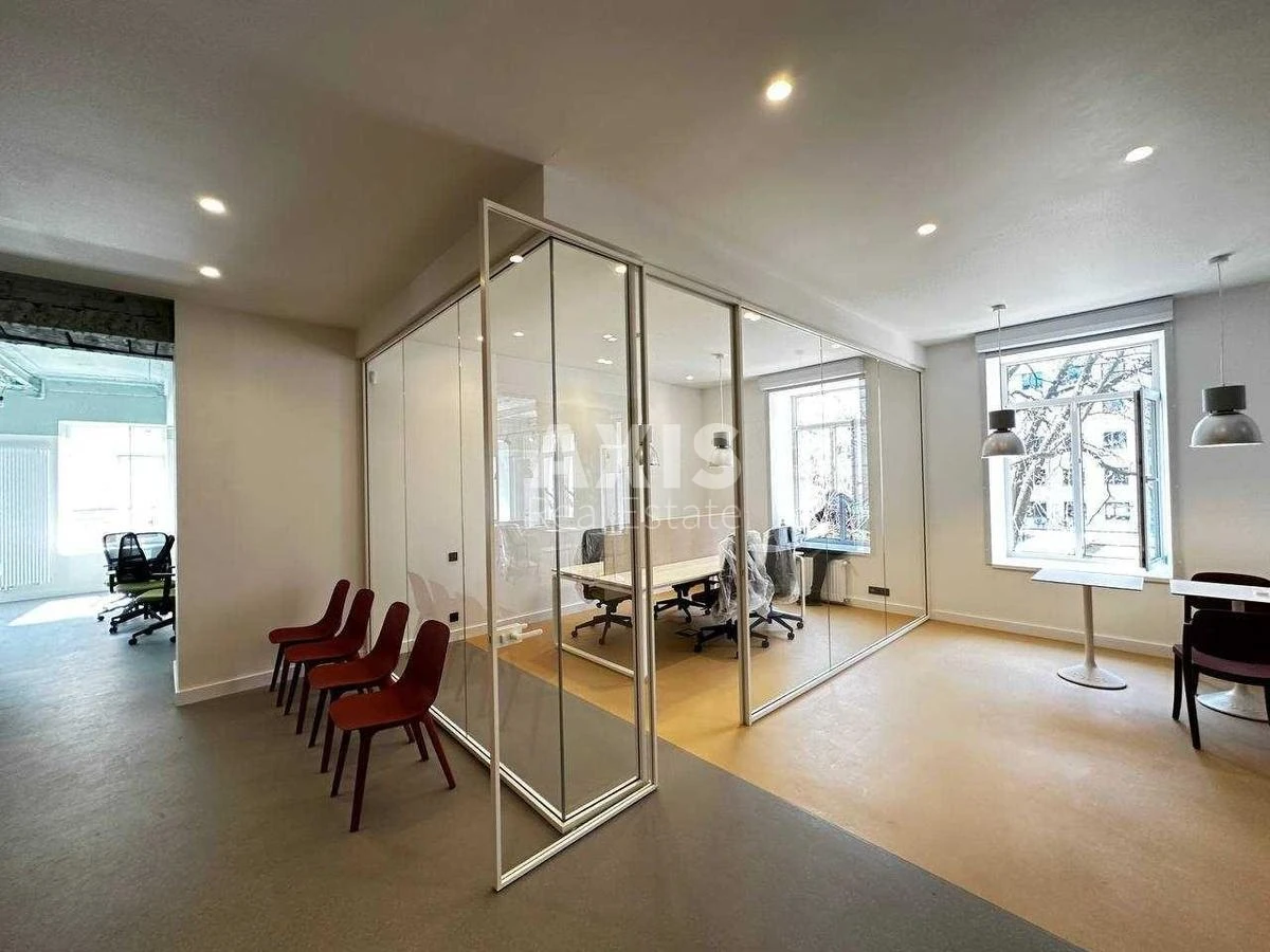 Office bul. Shevchenka Tarasa 48б, 300m231509