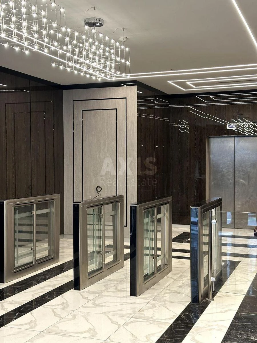 Office vul. Saksagans'kogo 80, 563m26676010