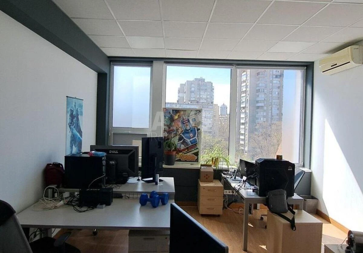 Office vul. Sverstjuka Jevgena 11, 350m2675410