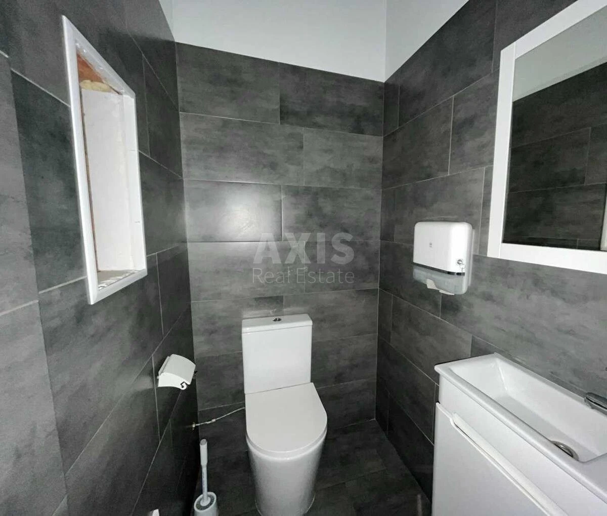 Office vul. Jevgena Konoval'cja 26, 327m26562811