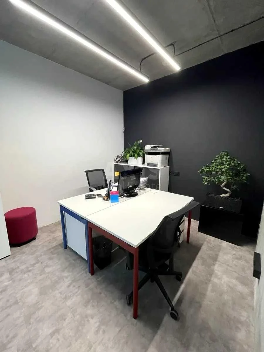 Office vul. Lypkivs'kogo Vasylja Mytropolyta 37, 100m2694540