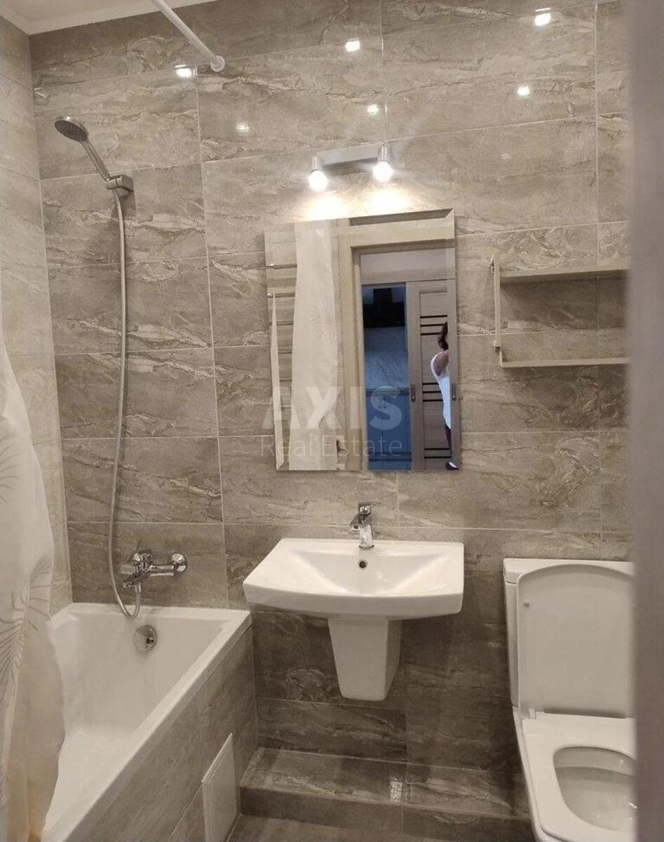 1k apartment vul. Sverstjuka Jevgena 6Е695459