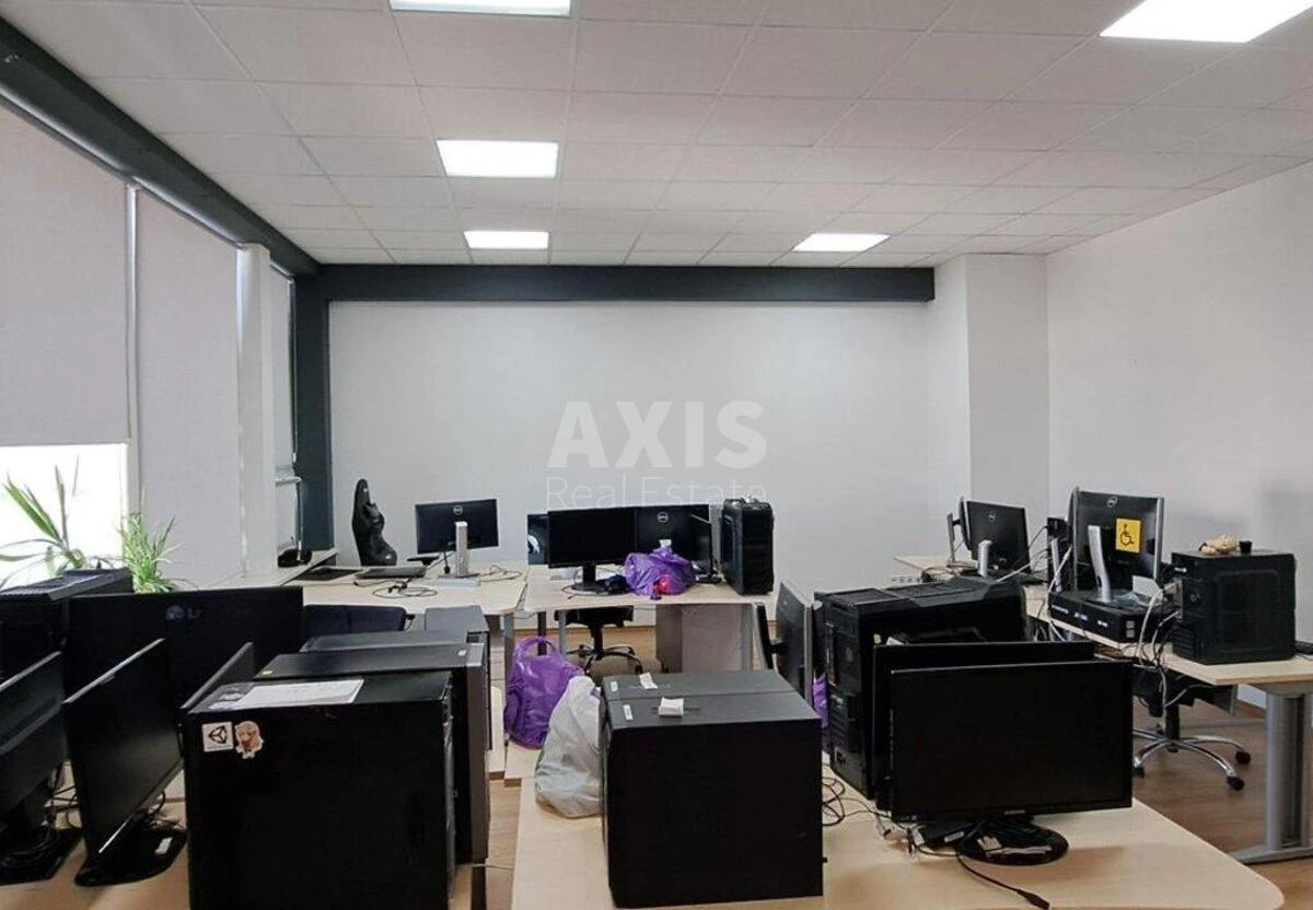 Office vul. Sverstjuka Jevgena 11, 350m2675411