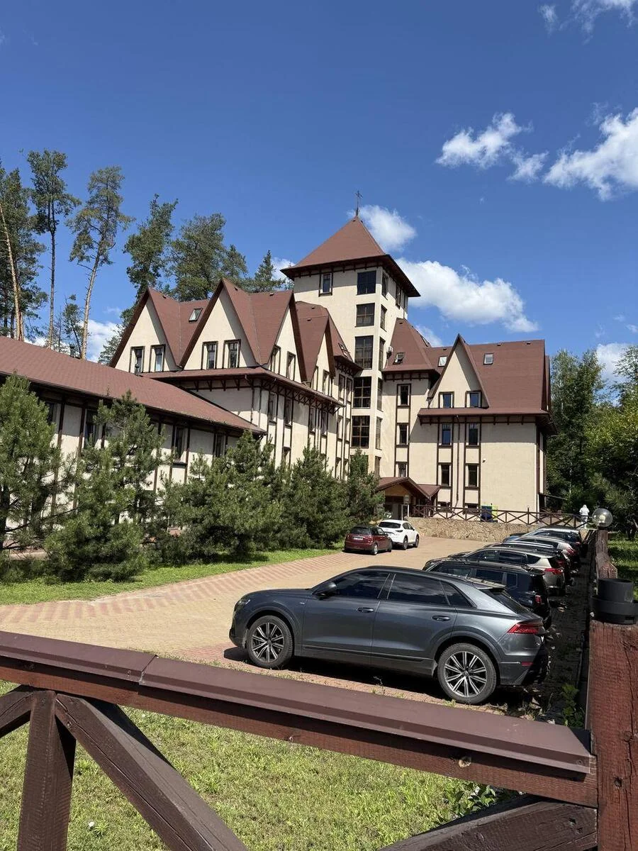 Об'єкт сервісу шосе Брест-Литовське 8А, 5800м2