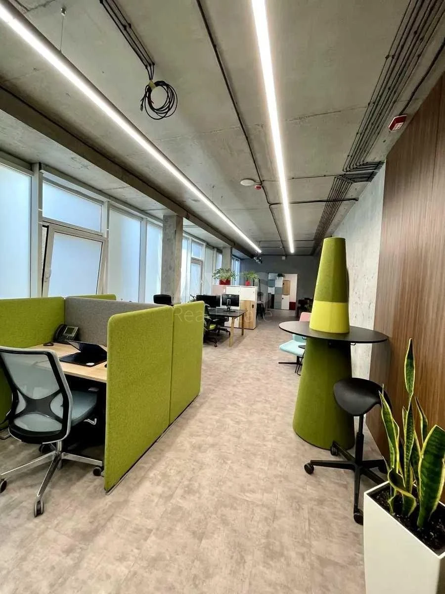Office vul. Lypkivs'kogo Vasylja Mytropolyta 37, 100m2694541